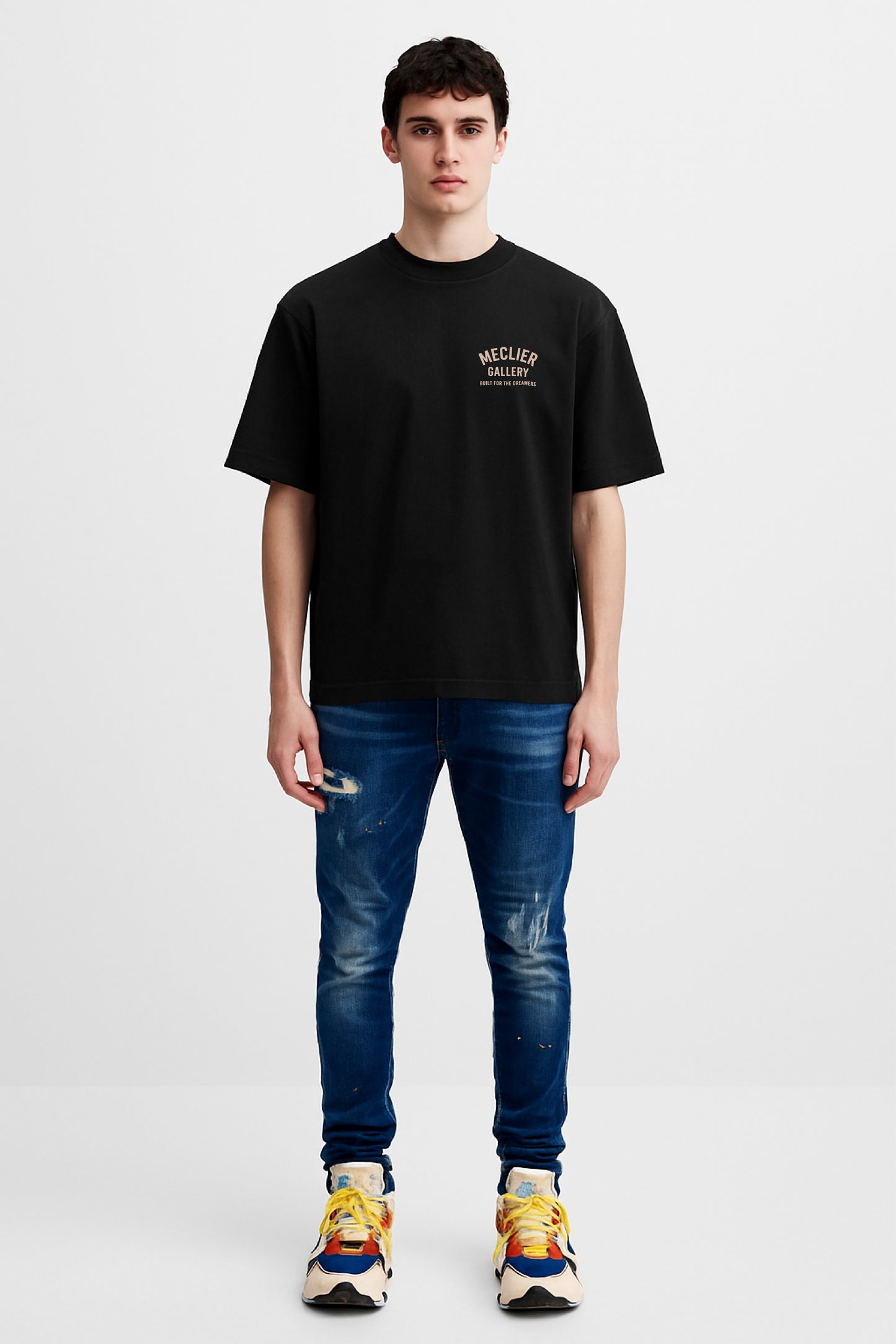 CAMISETA NEGRA CAFE CLARO BUILT FOR THE DREAMERS